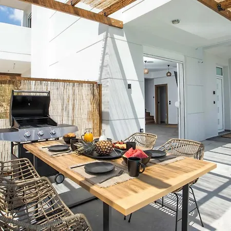 Tranquila Rhodes Willa *