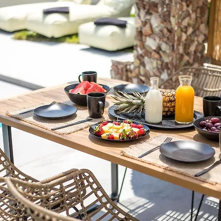 Tranquila Rhodes Willa