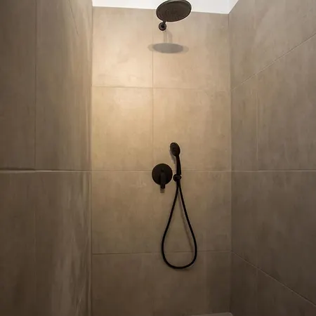 Tranquila Rhodes Willa