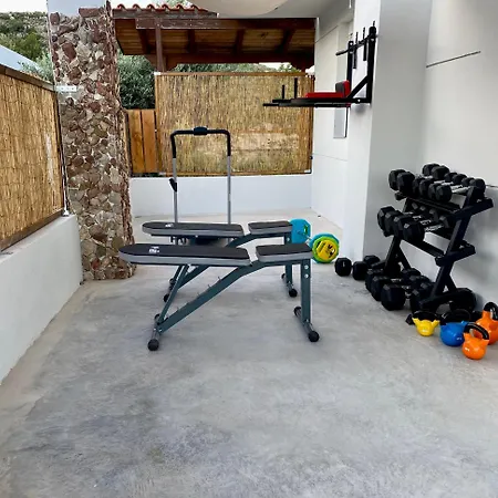 Willa Tranquila Rhodes *