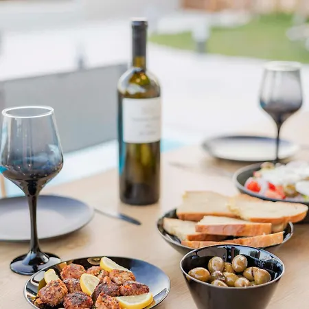 Tranquila Rhodes Villa *